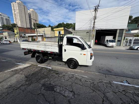 HYUNDAI HR 2.5 LONGO SEM CAÇAMBA 4X2 16V 130CV TURBO INTERCOOLER DIESEL 2P MANUAL